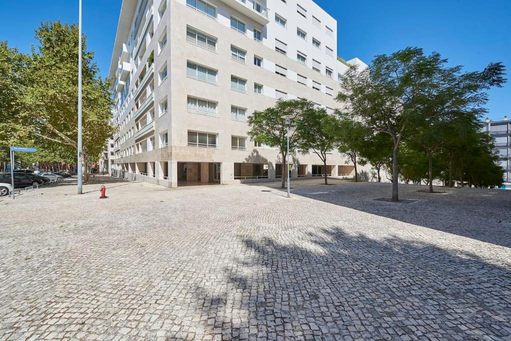 Modern Apartment In Parque Das Nacoes ลิสบอน ภายนอก รูปภาพ